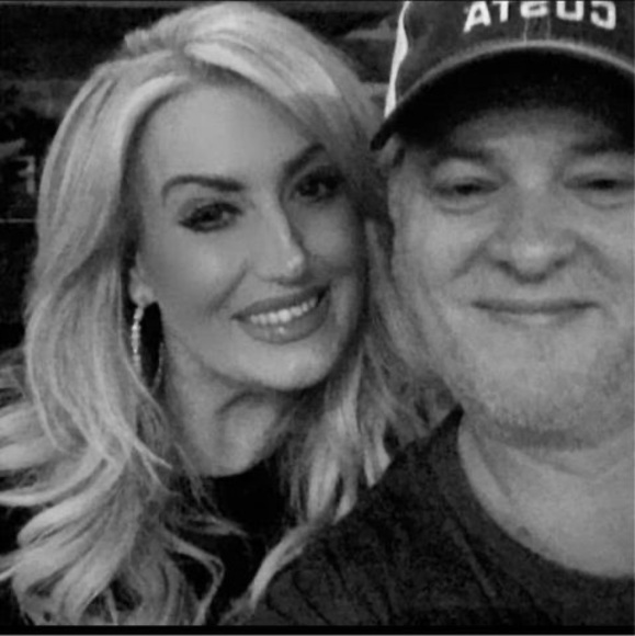 Meet your Posher, Julie - Picture 2 of 2